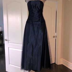 Vera Wang Navy Strapless Gown